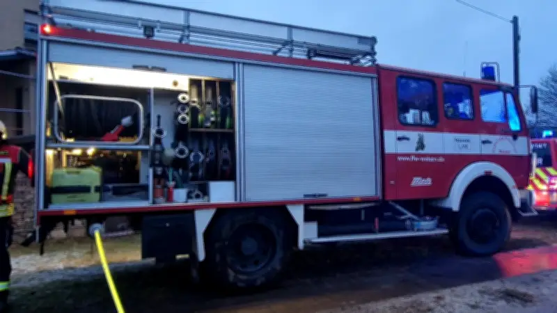 38 Jahre im Einsatz: Feuerwehr Weisen versteigert Löschfahrzeug online – Erlös für Holzpavillon