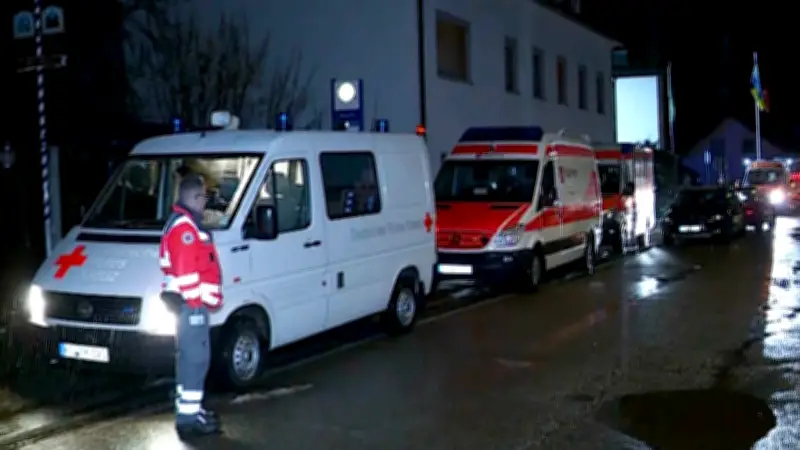 59 Verletzte bei Reizgas-Angriff auf Karnevalsfeier in Spay: Großaufgebot der Rettungskräfte