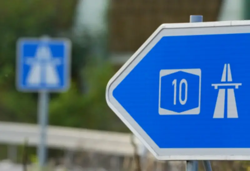 A10 nach Fahrzeugbrand wieder freigegeben: Technischer Defekt als Ursache