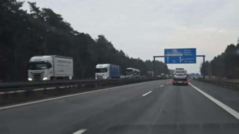 A24-Vollsperrung bei Hagenow löst Verkehrschaos und Straßenschäden aus