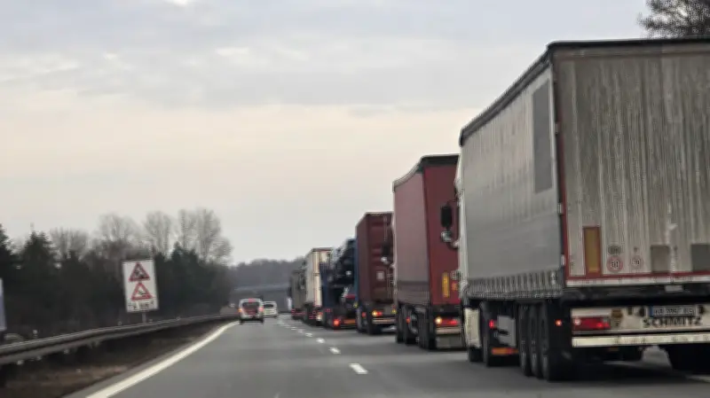 A24-Vollsperrung: Dörfer im Verkehrsinferno - Bauarbeiten lösen Chaos aus
