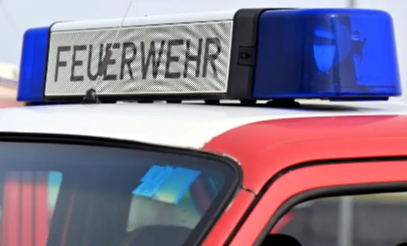 A4 bei Gera nach Unfall voll gesperrt: Glatte Straße behindert Rettungseinsatz