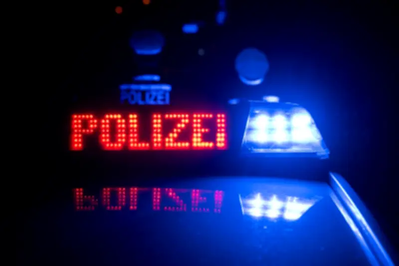 A9 bei Dessau-Roßlau nach Transporter-Unfall voll gesperrt - Leichtverletzter