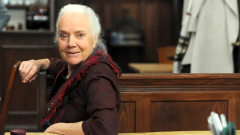 Abschied einer Kultfigur: Ursula Erber verlässt 'Dahoam is Dahoam' mit emotionalem Serientod