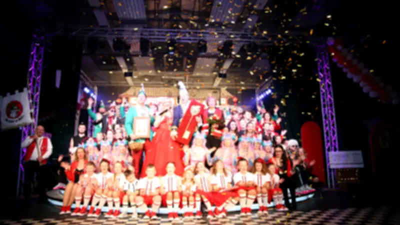 Abschiedsfeier in fernöstlichem Flair: Lübzer Karneval verabschiedet sich von alter Halle