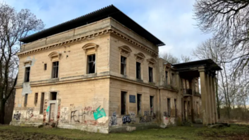 Abstimmung vertagt: Gibt es noch Hoffnung für das Haus Demmin?