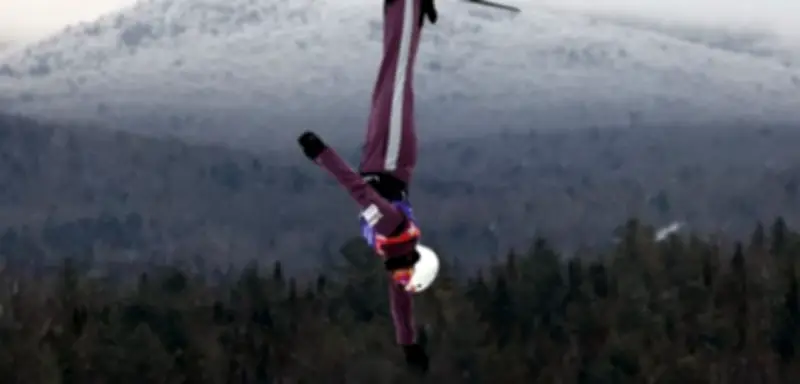 Aerials-Springerin Emma Weiß: Mit Gottvertrauen zu 15 Meter Höhe