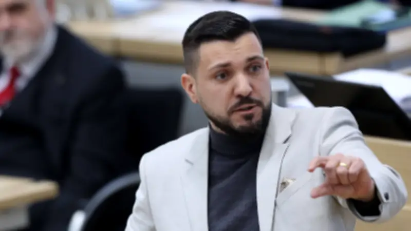 AfD-Abgeordneter Rausch: Job-Vergabe an Siebtliga-Fußballer aus eigenem Verein aufgedeckt