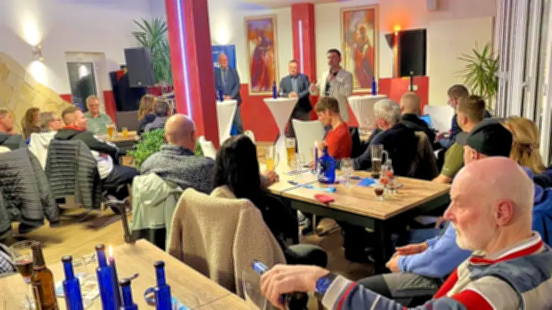 AfD-Bürgerdialog in Elster: Vetternwirtschaft, Atomkraft und Migration im Fokus