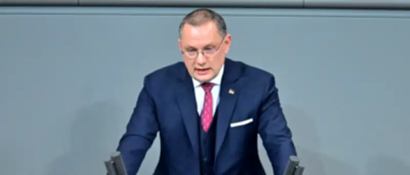 AfD-Chef Tino Chrupalla in Talkshows: Normalisierung oder Gefahr für die Medien?