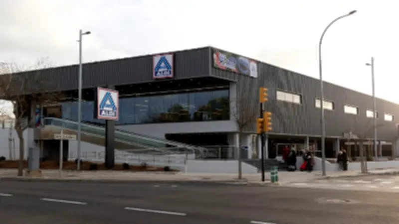 Aldi eröffnet erste Filiale direkt am Ballermann: Discounter über zwei Etagen