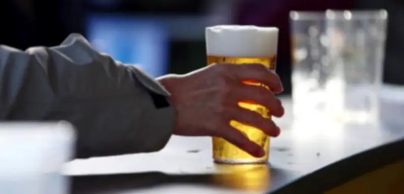 Alkoholmissbrauch: Krankenhausfälle sinken deutlich, Jugendliche weniger betroffen