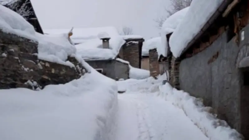 Alpen im Ausnahmezustand: Schneechaos zwingt zu Evakuierungen in Italien und Schweiz