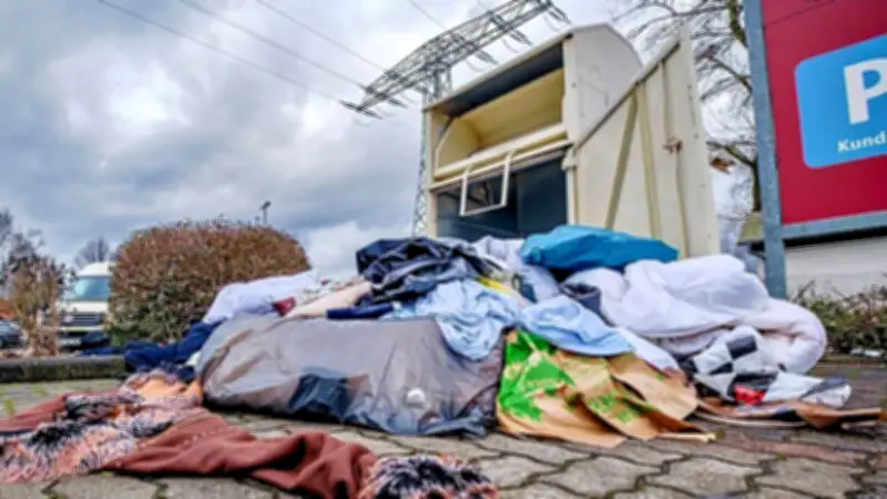 Altkleider-Container in Kemberg: Insolvente Firma lässt Sammelstellen monatelang voll stehen