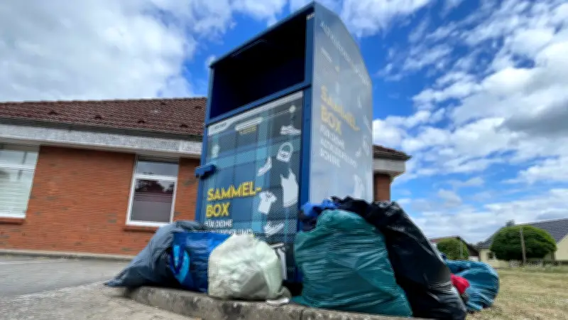 Altkleidercontainer verschwinden: Sammelstellen in Plate und Region werden abgebaut