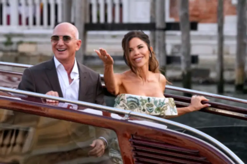 Amazon-Gründer Jeff Bezos und Ehefrau Lauren Sánchez richten Met-Gala mit aus