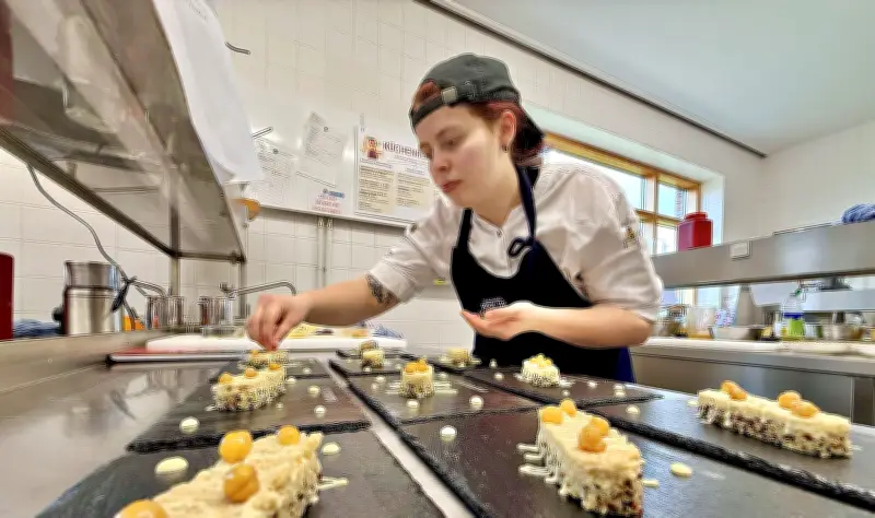 Anhaltmeisterschaft des Gastro-Nachwuchses: Süß-saure Weltreise in Dessau