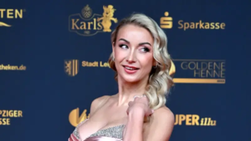 Anna-Carina Woitschack: Vom Puppenspieler-Kind zur Let's Dance-Teilnehmerin