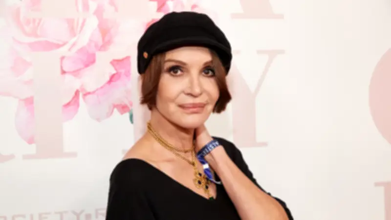 Anouschka Renzi: Vom Theaterstar zur Reality-TV-Ikone – Ein Porträt