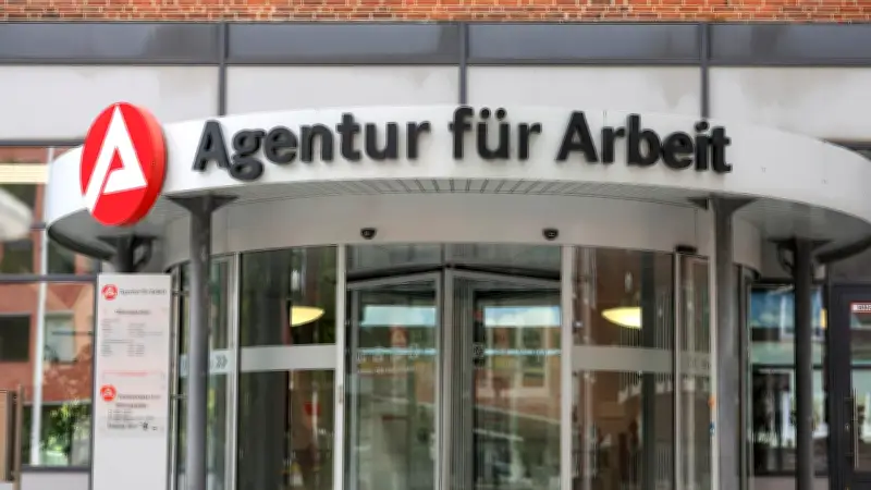 Arbeitsmarkt im Februar 2026: Über 3 Millionen Arbeitslose trotz Hoffnungen