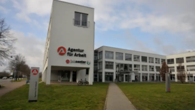 Arbeitsmarkt in Mansfeld-Südharz bleibt stabil, doch eine Gruppe bereitet große Sorge