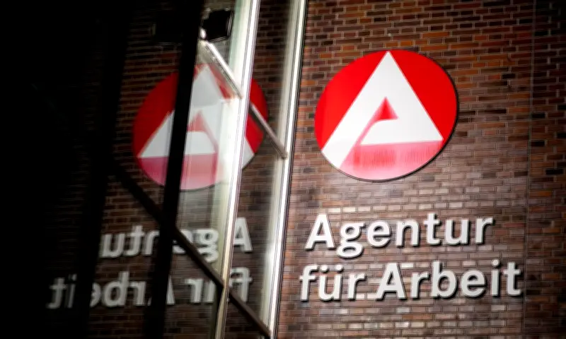 Arbeitsmarkt Niedersachsen: Arbeitslosigkeit im Februar nahezu unverändert