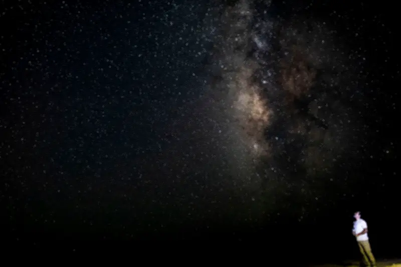 Astrologie im Alltag: Warum Horoskope faszinieren und welche psychologischen Mechanismen dahinterstecken