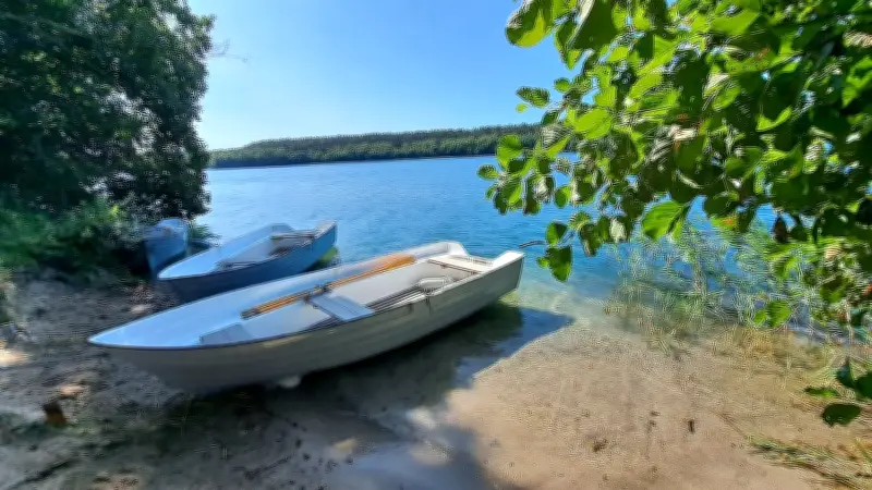 Auf den Spuren von Erich Honecker: Urlaub am einsamen Drewitzer See in Mecklenburg-Vorpommern