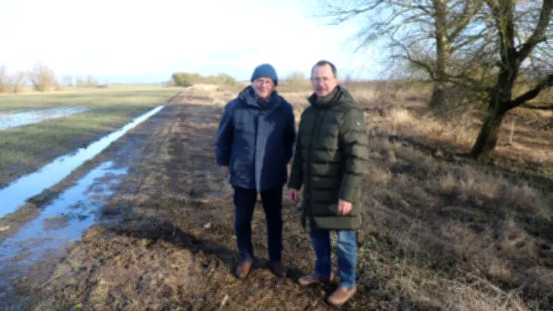 Aus altem Dorfteich wird Biotop: Gemeinden schaffen Lebensraum als Ausgleich für Hafenbau