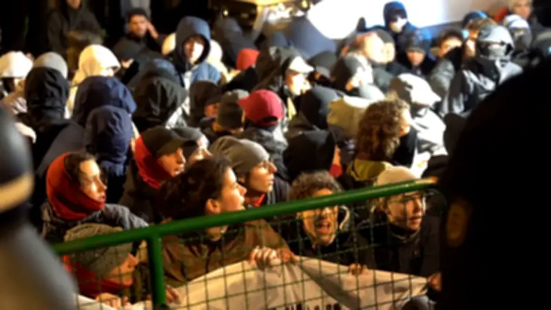Ausschreitungen in Freiburg: Polizei nimmt Demonstranten nach Protesten gegen AfD fest