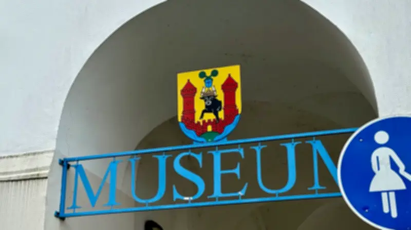 Ausstellung „Frauen im geteilten Deutschland“ in Waren: Persönliche Einblicke und Lesung