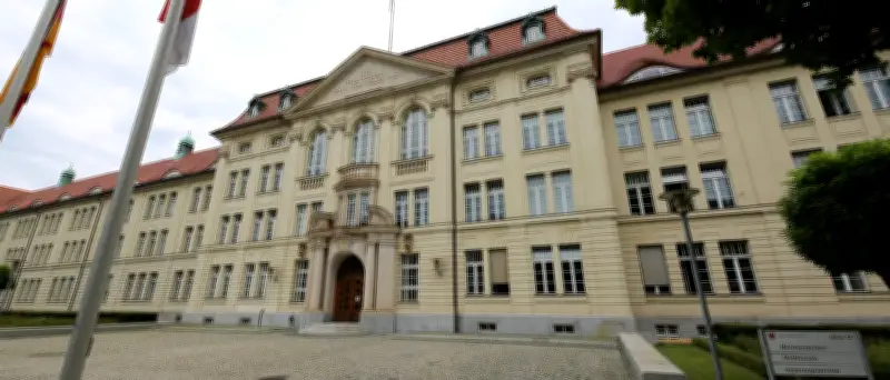 Ausstellung in Potsdamer Bahnhofspassagen beleuchtet NS-Erziehungsanstalt Napola