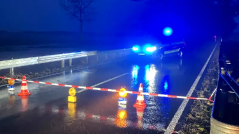 B110 bei Jarmen voll gesperrt: Wassermassen überfluten Bundesstraße nach Unfall