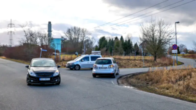 B91-Umleitung in Deuben: Anwohnerproteste und Straßenschäden zwingen zu neuer Verkehrsführung