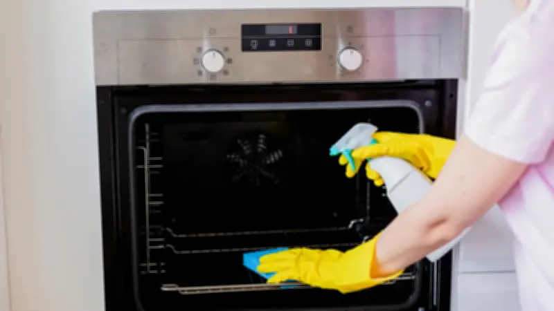 Backofenrost reinigen ohne Schrubben: Einfache Hausmittel-Tricks für blitzblanke Ergebnisse