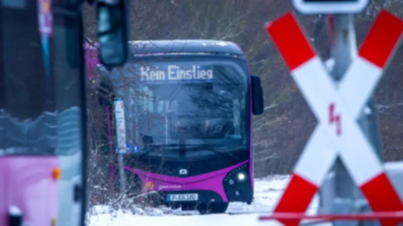 Bahn-Sanierung Berlin-Hamburg verzögert sich: Horrorszenario für MV-Pendler droht