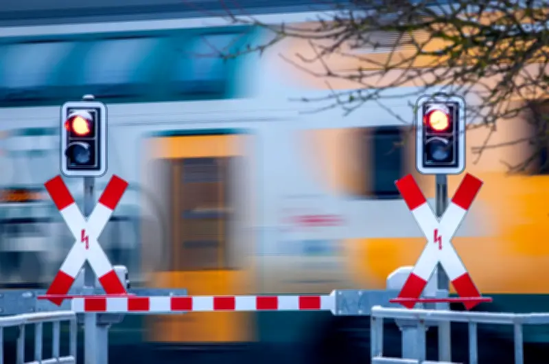 Bahn-Sanierung Berlin-Hamburg verzögert sich: Landrat kritisiert Zumutung für Pendler