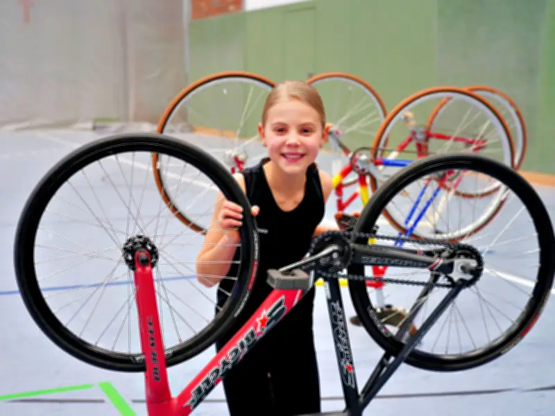 Balgstädterin Lia Heimbach setzt Familientradition im Kunstradsport fort