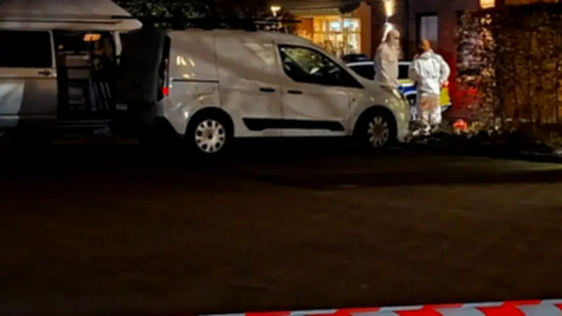 Bankeinbruch in Stuhr: Täter in Blaumännern knacken 14 Schließfächer über Lichtschacht