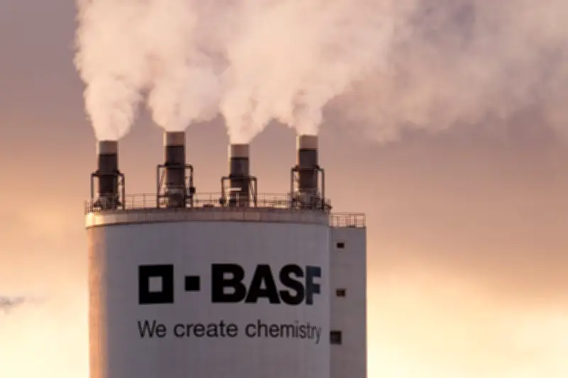 BASF verschärft Sparkurs: 4.800 Stellen gestrichen, 2026 als Übergangsjahr erwartet
