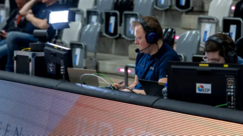 Basketball-Kommentator riecht Rauch im Telekom Dome: Kurioser Zwischenfall bei Baskets Bonn-Sieg