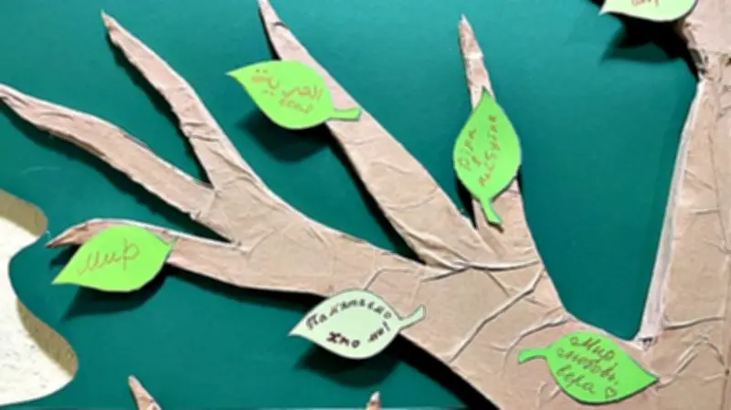 Baum des Halts in Zeitz: Ukrainisches Zentrum bietet Geflüchteten Trost am Jahrestag des Kriegs