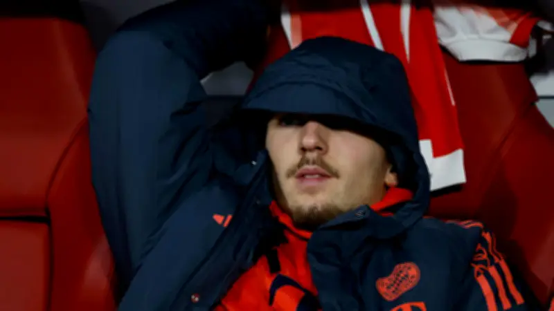 Bayern-Star Karl nach Pokal-Aus: Auffälliges Verhalten auf der Bank beobachtet