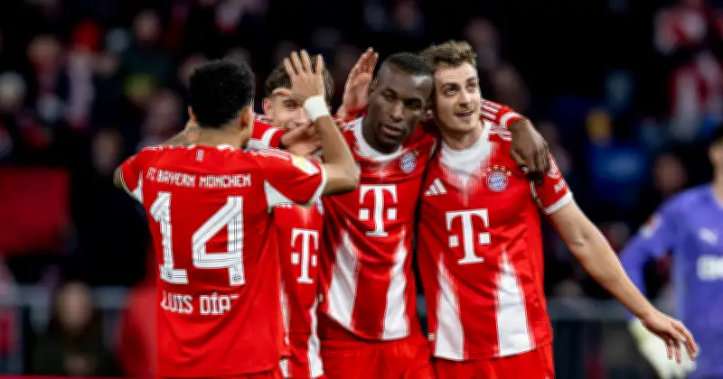 Bayern-Star Nicolas Jackson: Halbnackter Schneespaziergang in München sorgt für Aufsehen