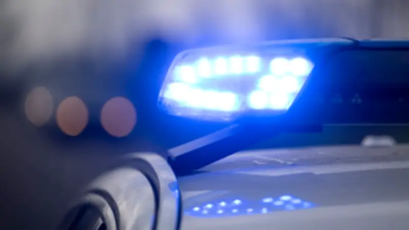 Beifahrer übernimmt Steuer und flüchtet vor Polizeikontrolle in Oldenburg