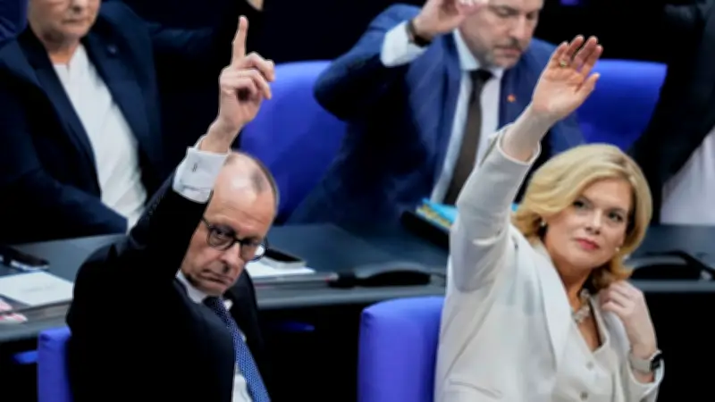 Beliebtheitsumfrage: Merz verliert an Zustimmung, Kloeckner legt deutlich zu