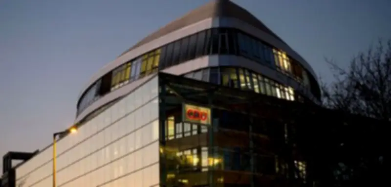 Berlin-Mitte: SEK nimmt bewaffneten Mann vor CDU-Zentrale fest – Messer oder Schwert im Gepäck