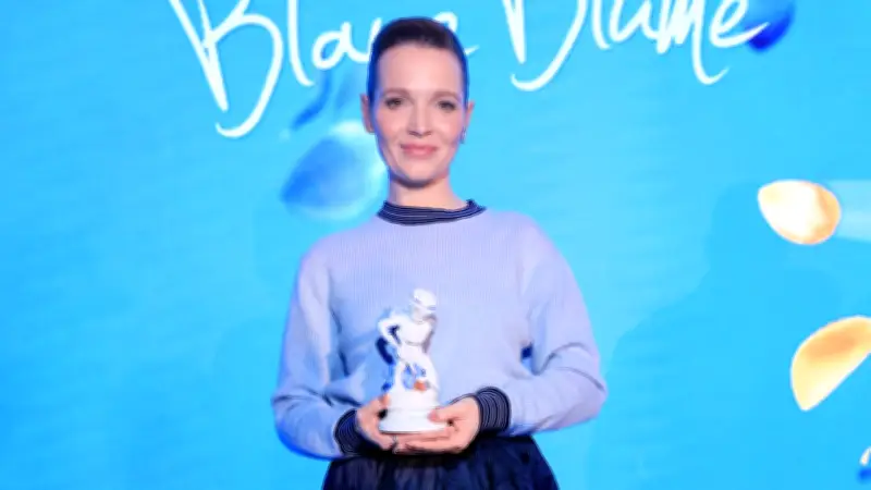 Berlinale-Auftakt: Karoline Herfurth mit Ehrenpreis „Blaue Blume“ ausgezeichnet