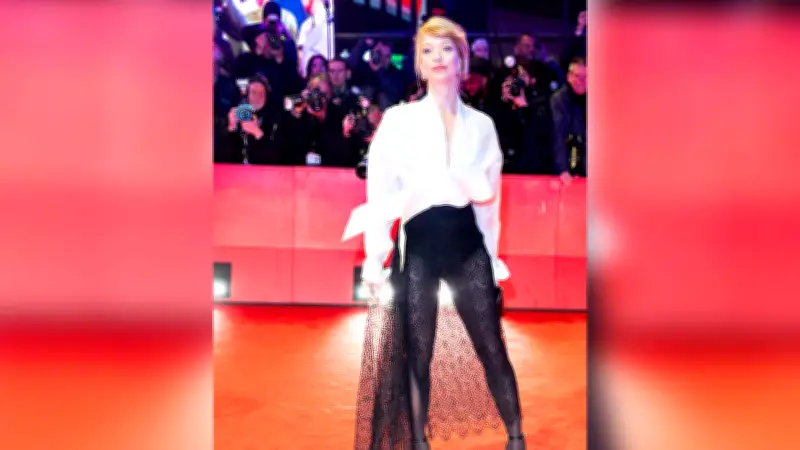 Berlinale-Eröffnung: Heike Makatsch und Co. setzen auf gewagte Mode-Statements