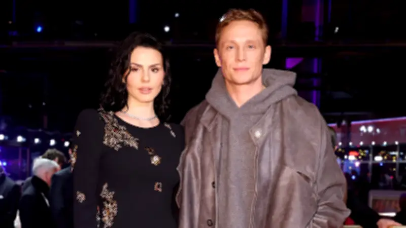 Berlinale-Eröffnung: Schweighöfer und Ruby O. Fee feiern ersten Auftritt als Ehepaar